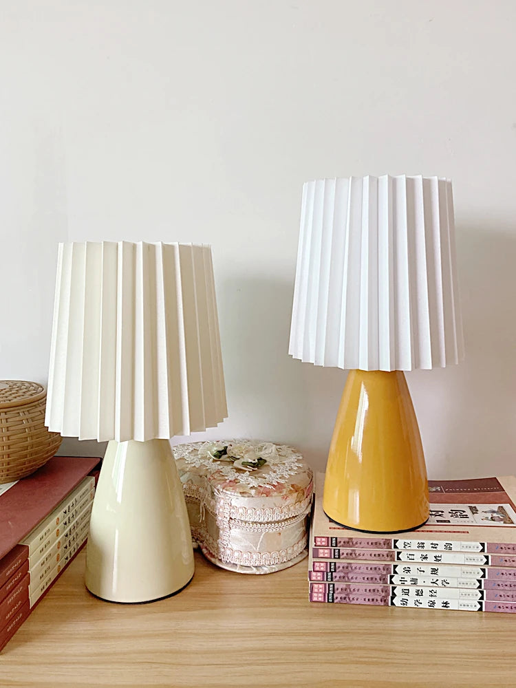 Contemporary Ceramic Bedroom Bedside Table Desk Lamp Children's And Girls' Bedroom lamp Warm Tabletop Lamp Washable Lampsha