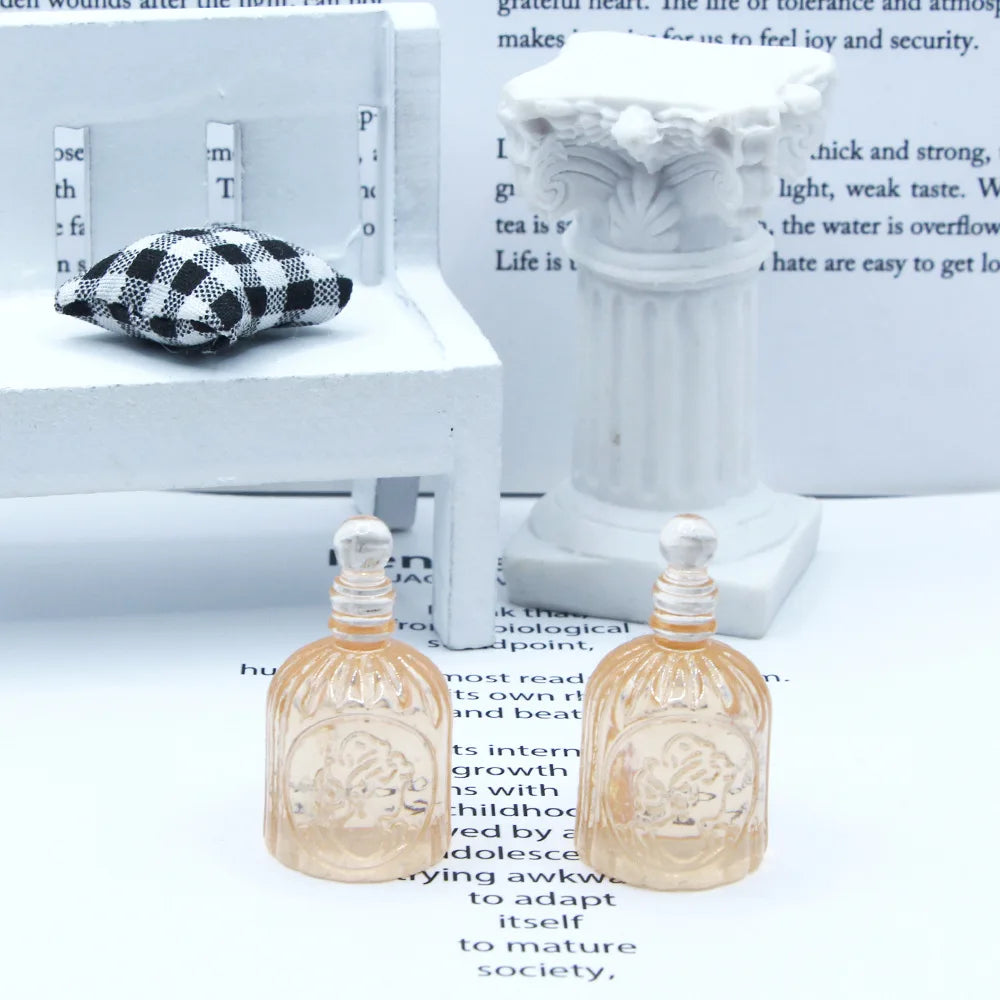 2Pcs Dollhouse Perfume Bottle Miniature Furniture Model Bedroom Decoration Accessories Doll Bedroom Bath Scene Props