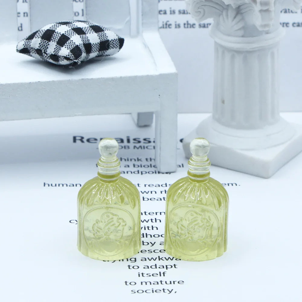 2Pcs Dollhouse Perfume Bottle Miniature Furniture Model Bedroom Decoration Accessories Doll Bedroom Bath Scene Props