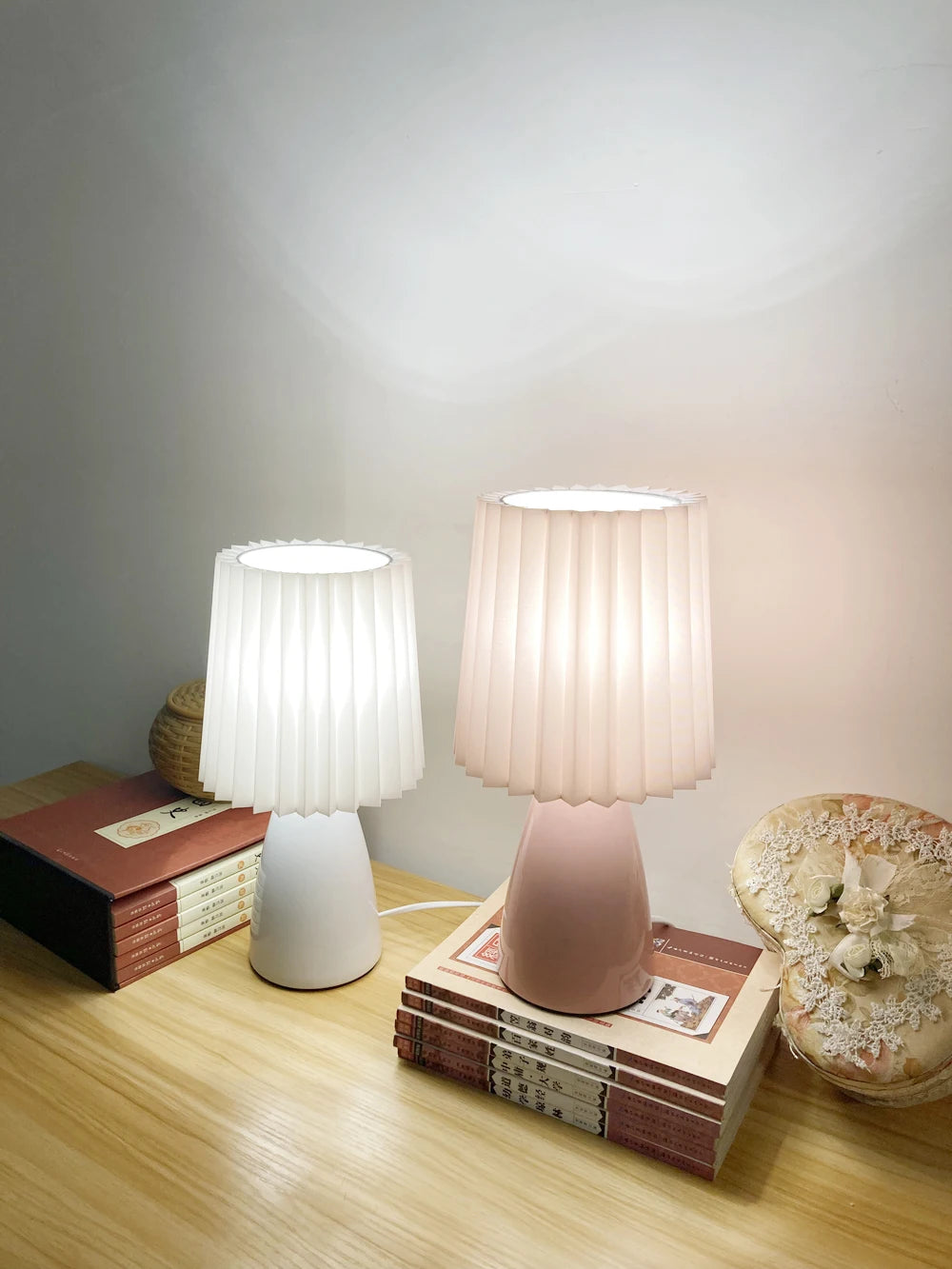 Contemporary Ceramic Bedroom Bedside Table Desk Lamp Children's And Girls' Bedroom lamp Warm Tabletop Lamp Washable Lampsha