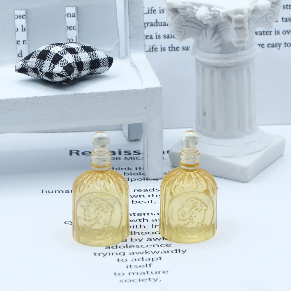 2Pcs Dollhouse Perfume Bottle Miniature Furniture Model Bedroom Decoration Accessories Doll Bedroom Bath Scene Props