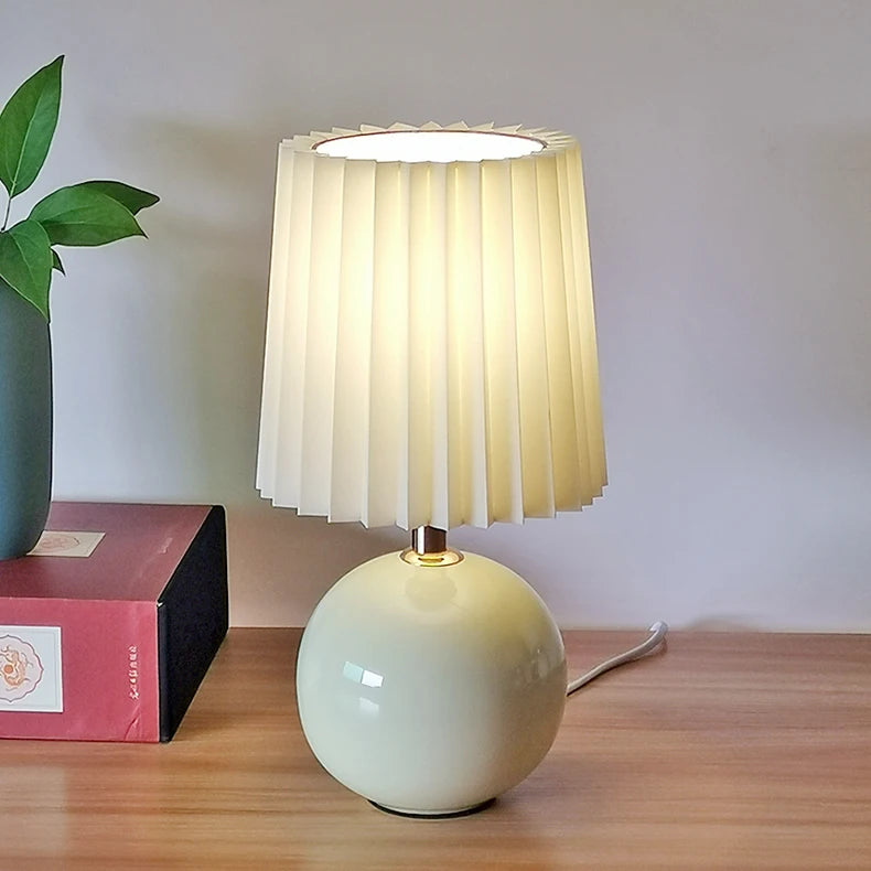 Contemporary Ceramic Bedroom Bedside Table Desk Lamp Children's And Girls' Bedroom lamp Warm Tabletop Lamp Washable Lampsha