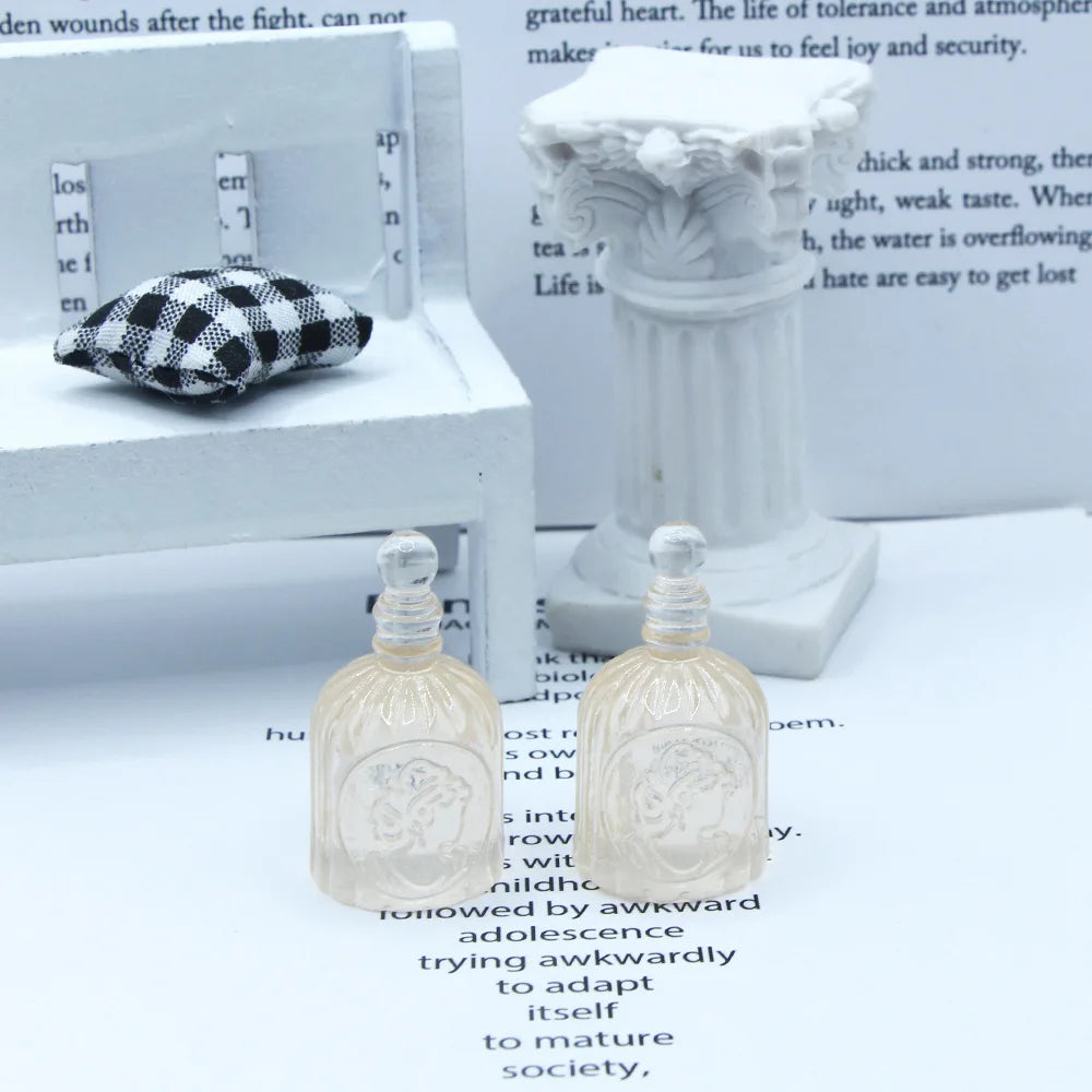 2Pcs Dollhouse Perfume Bottle Miniature Furniture Model Bedroom Decoration Accessories Doll Bedroom Bath Scene Props